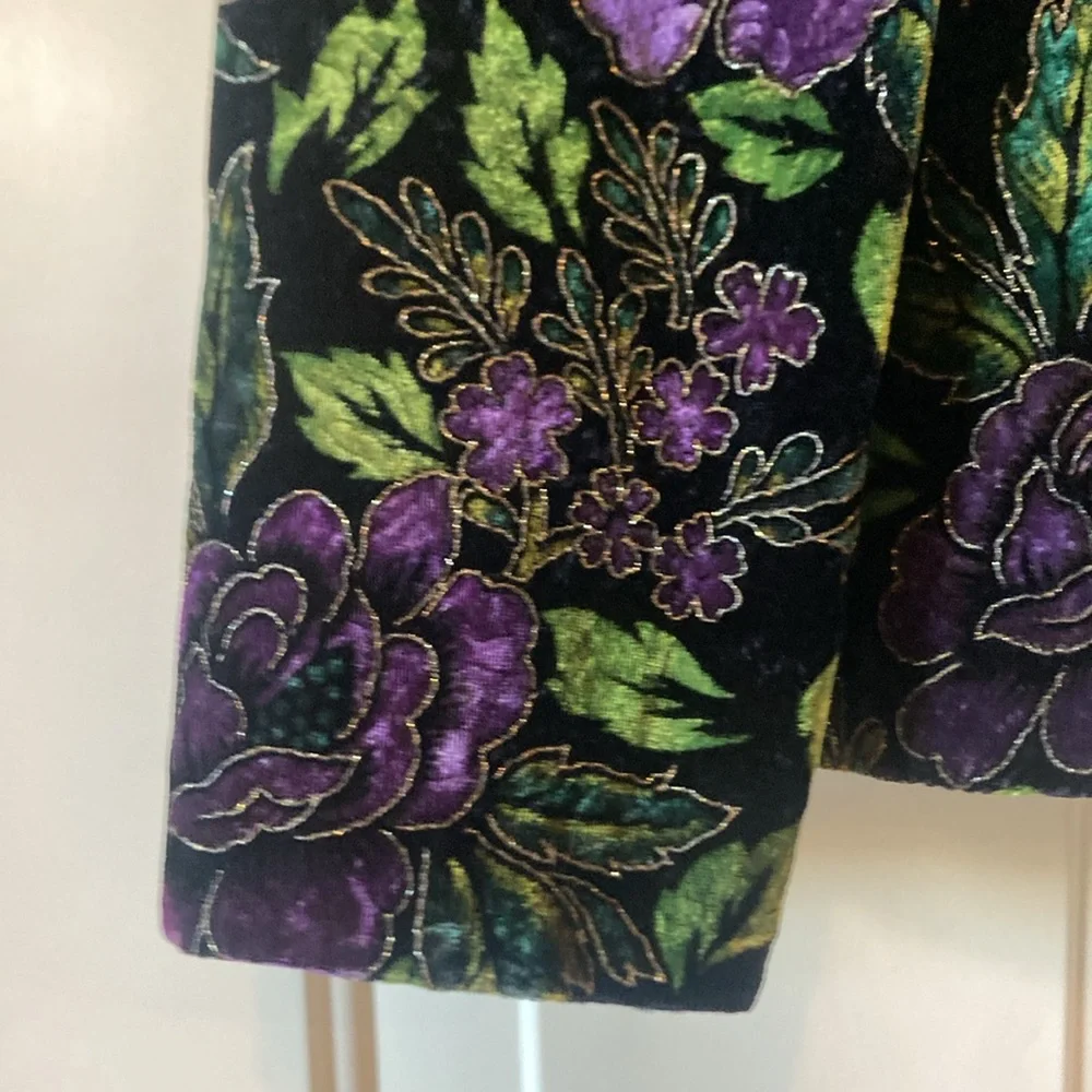 Size 10/12 R&K Evening Black and Purple Floral Jacket with Gold Shimmer Details - Picture 6 of 13